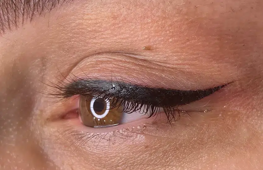 Kalıcı Eyeliner Uygulaması