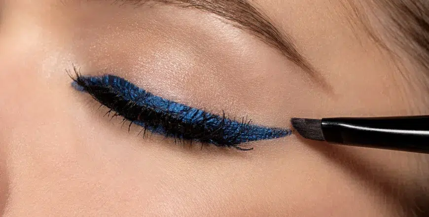 Göz için kalıcı eyeliner